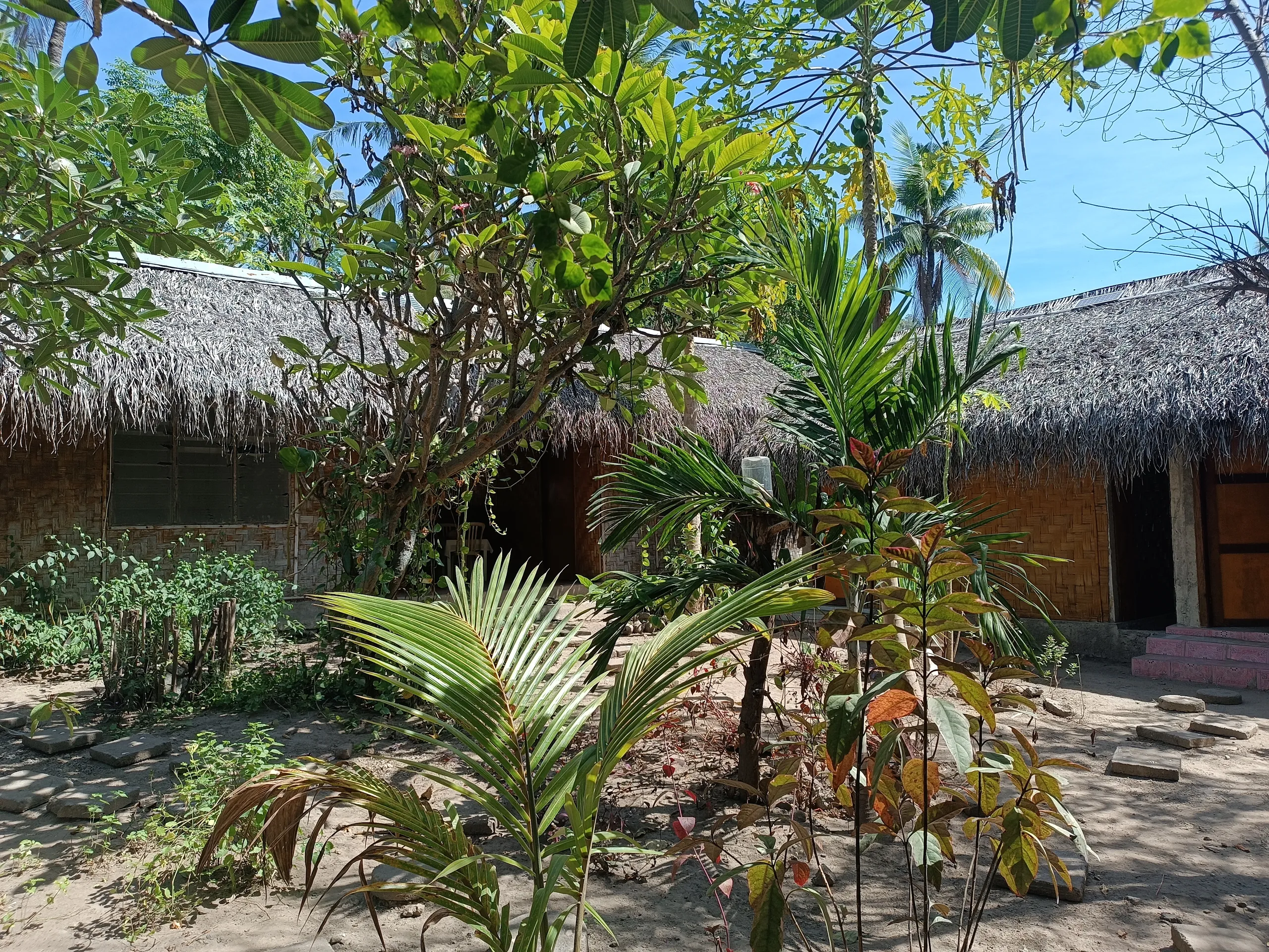 Manukoko Rek Restaurant & Guesthouses