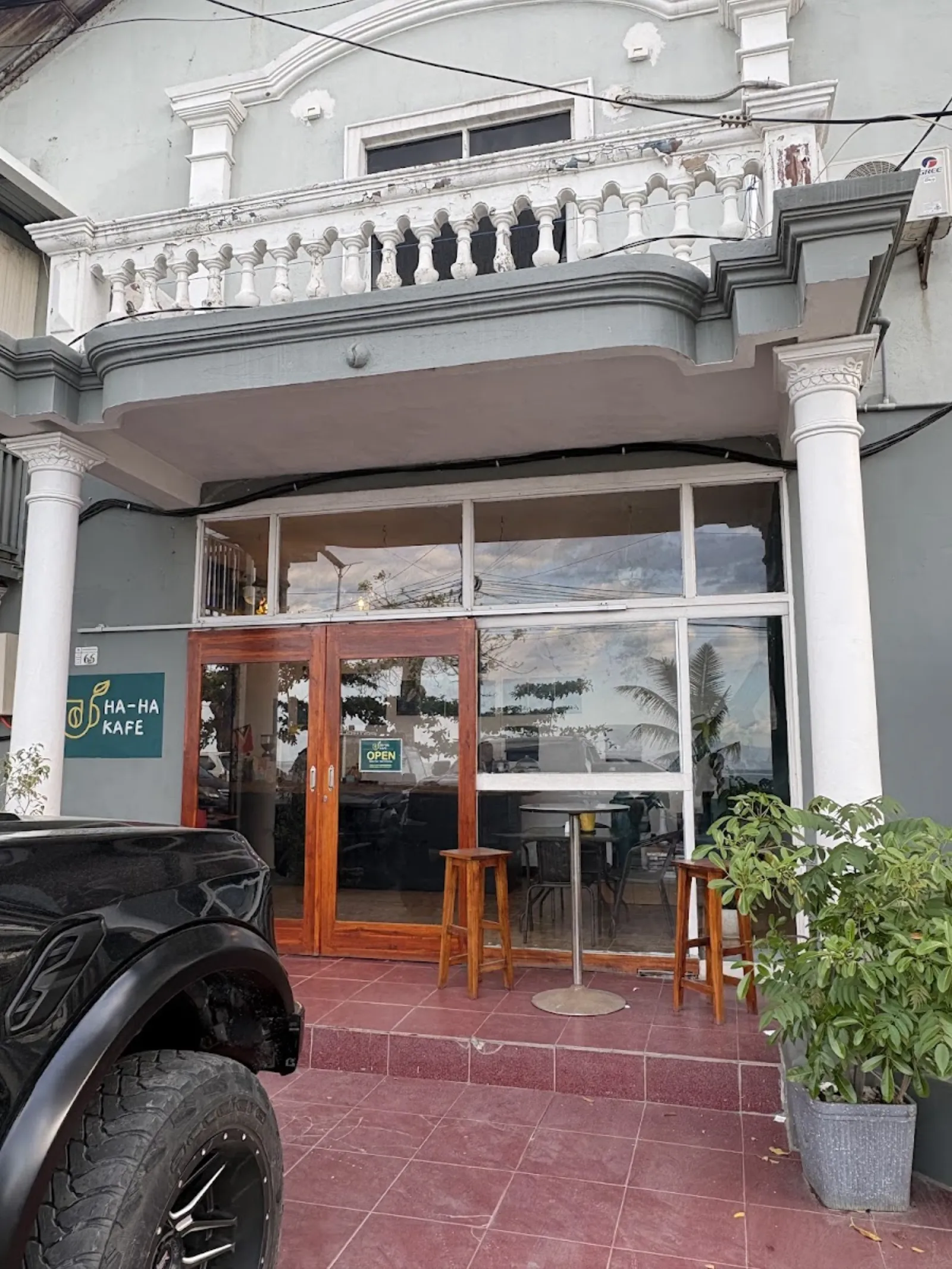 Ha-Ha Kafe
